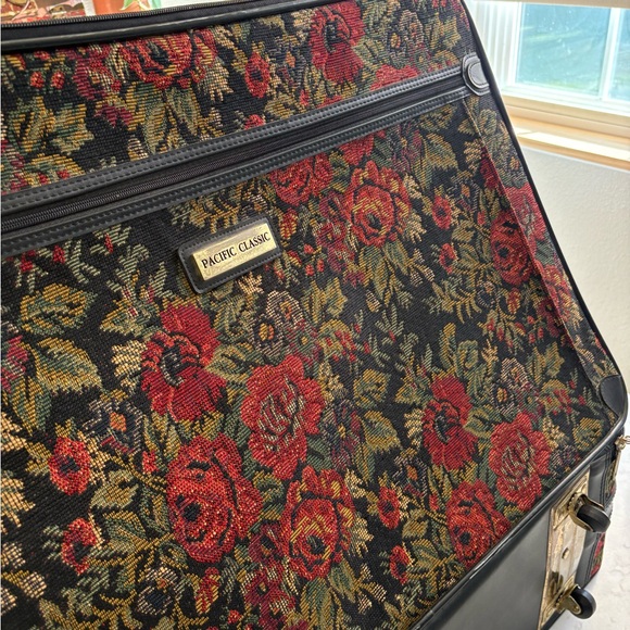 Vintage Floral Tapestry Rolling Luggage - Picture 9 of 10